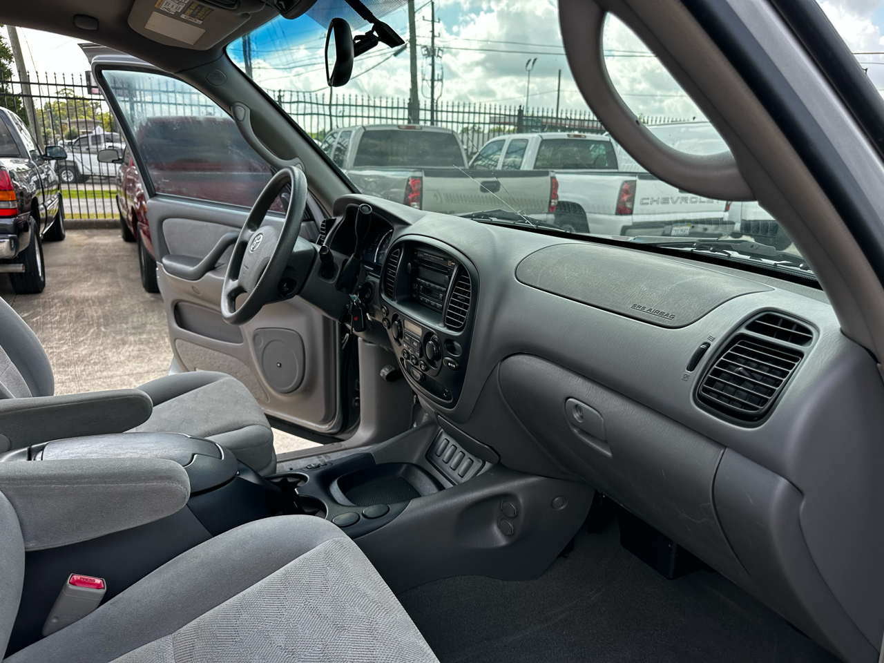 2005 Toyota Sequoia SR5 photo 17