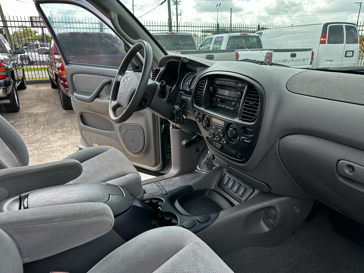 2005 Toyota Sequoia SR5 photo 18