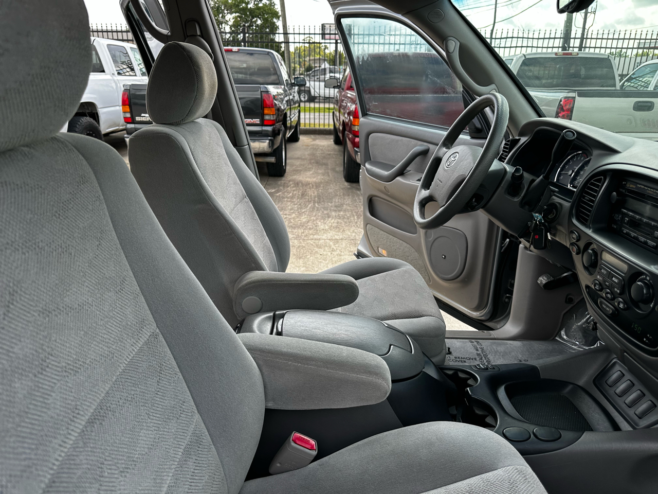2005 Toyota Sequoia SR5 photo 19