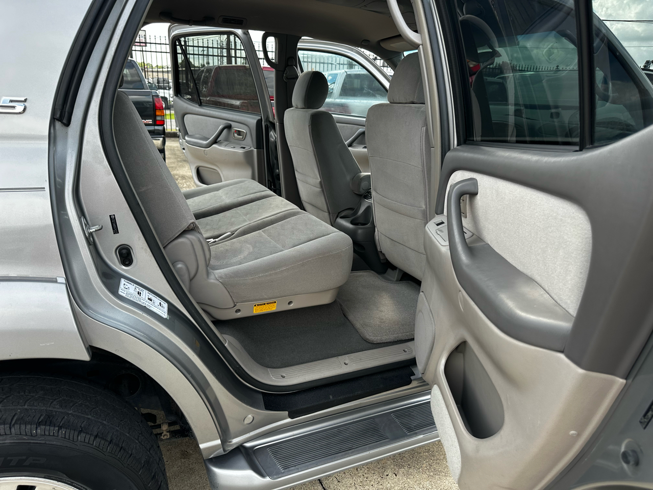 2005 Toyota Sequoia SR5 photo 23