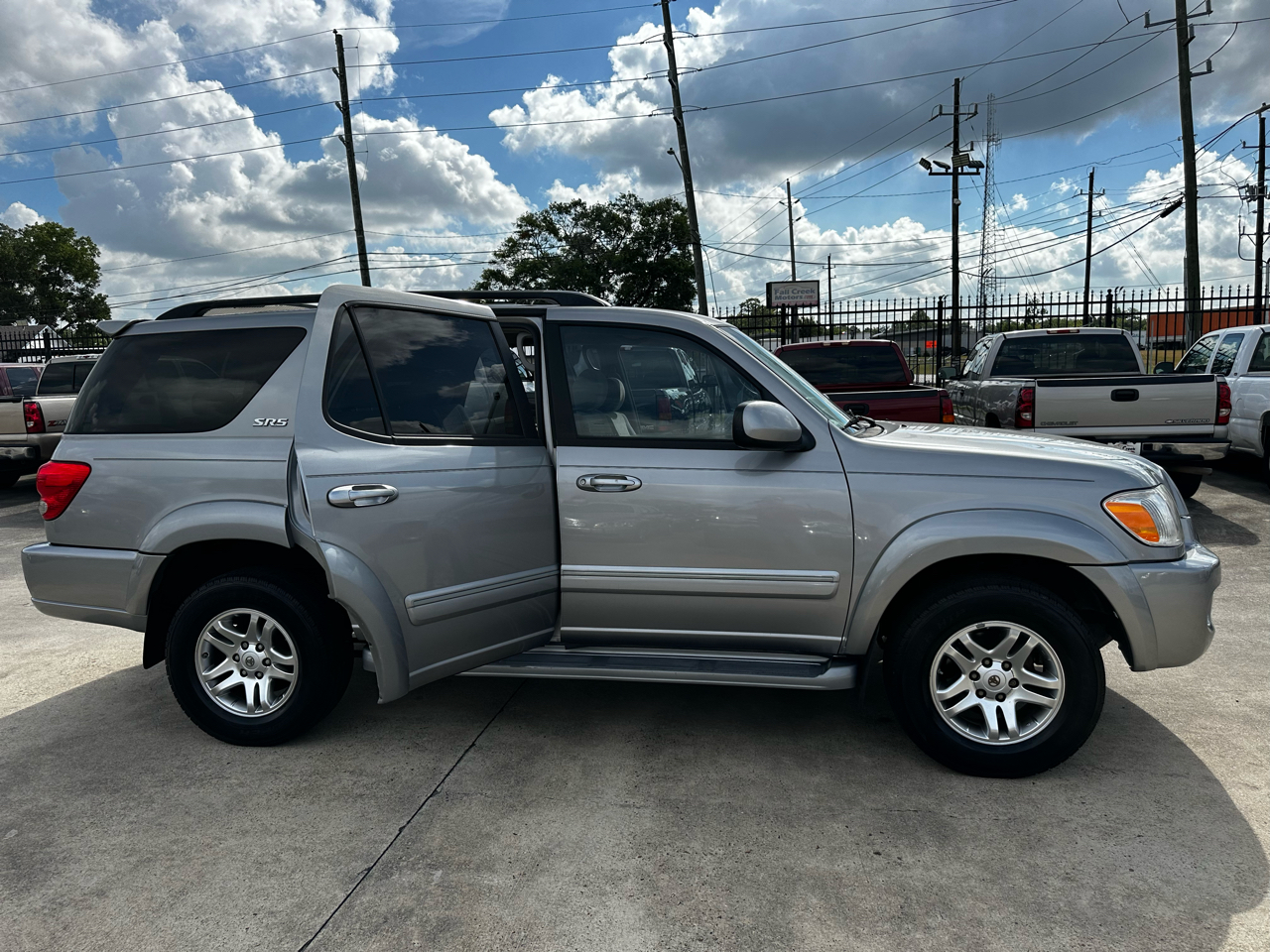 2005 Toyota Sequoia SR5 photo 25