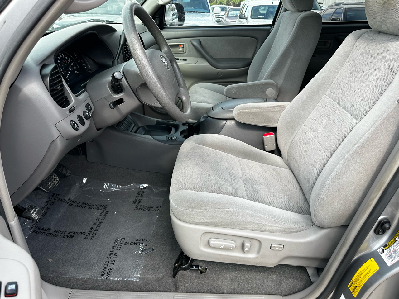 2005 Toyota Sequoia SR5 photo 26