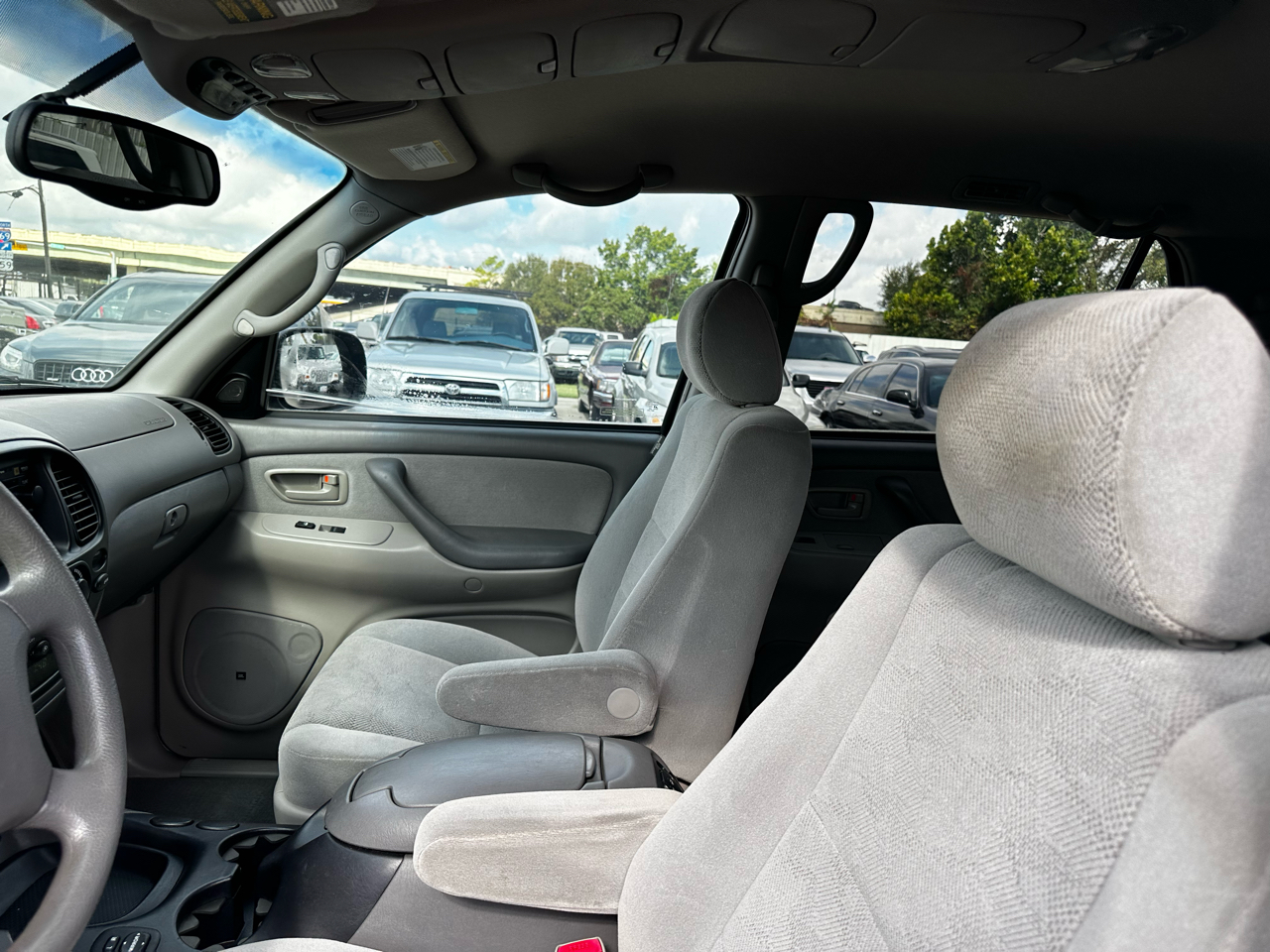 2005 Toyota Sequoia SR5 photo 27