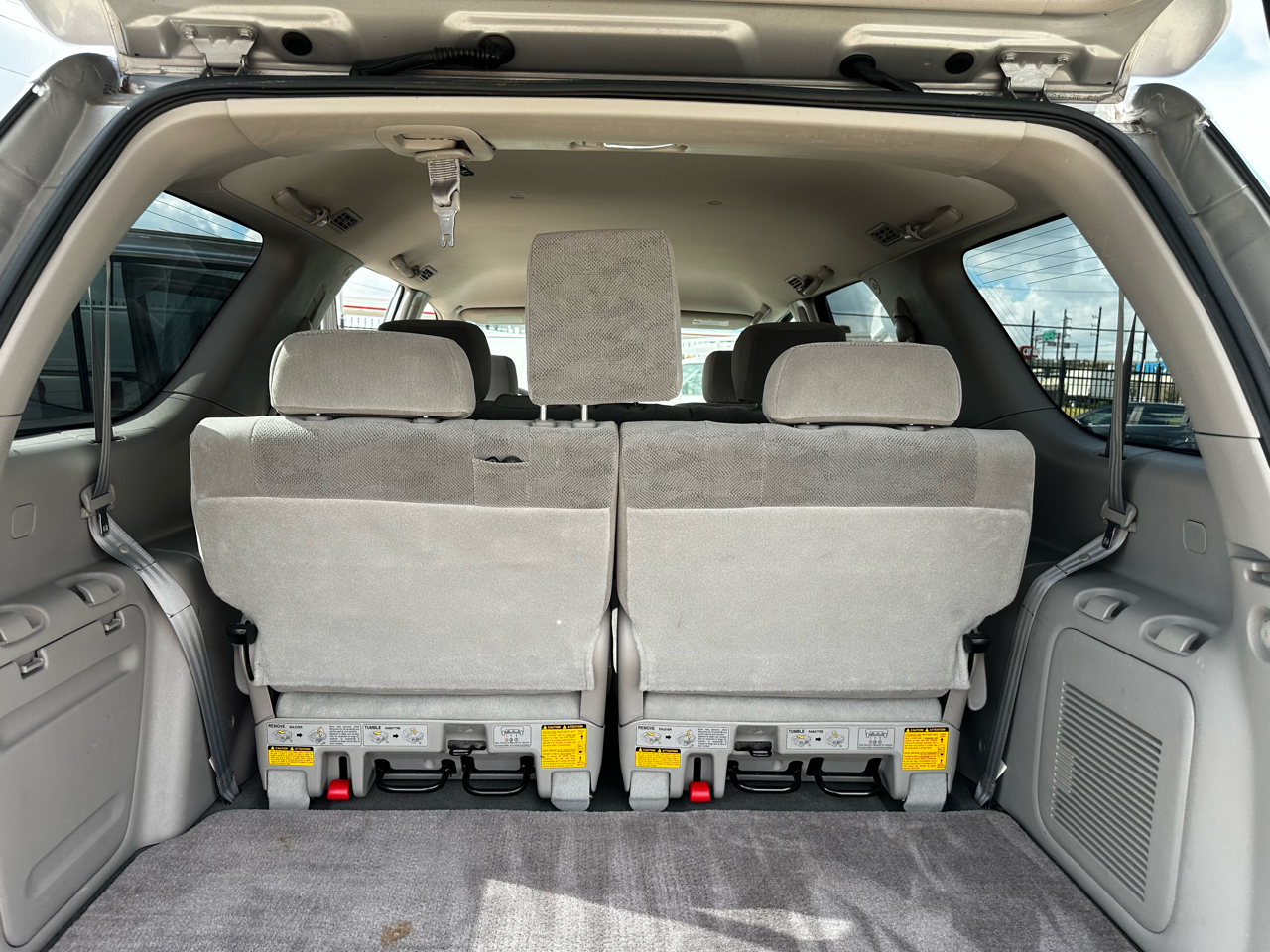 2005 Toyota Sequoia SR5 photo 31