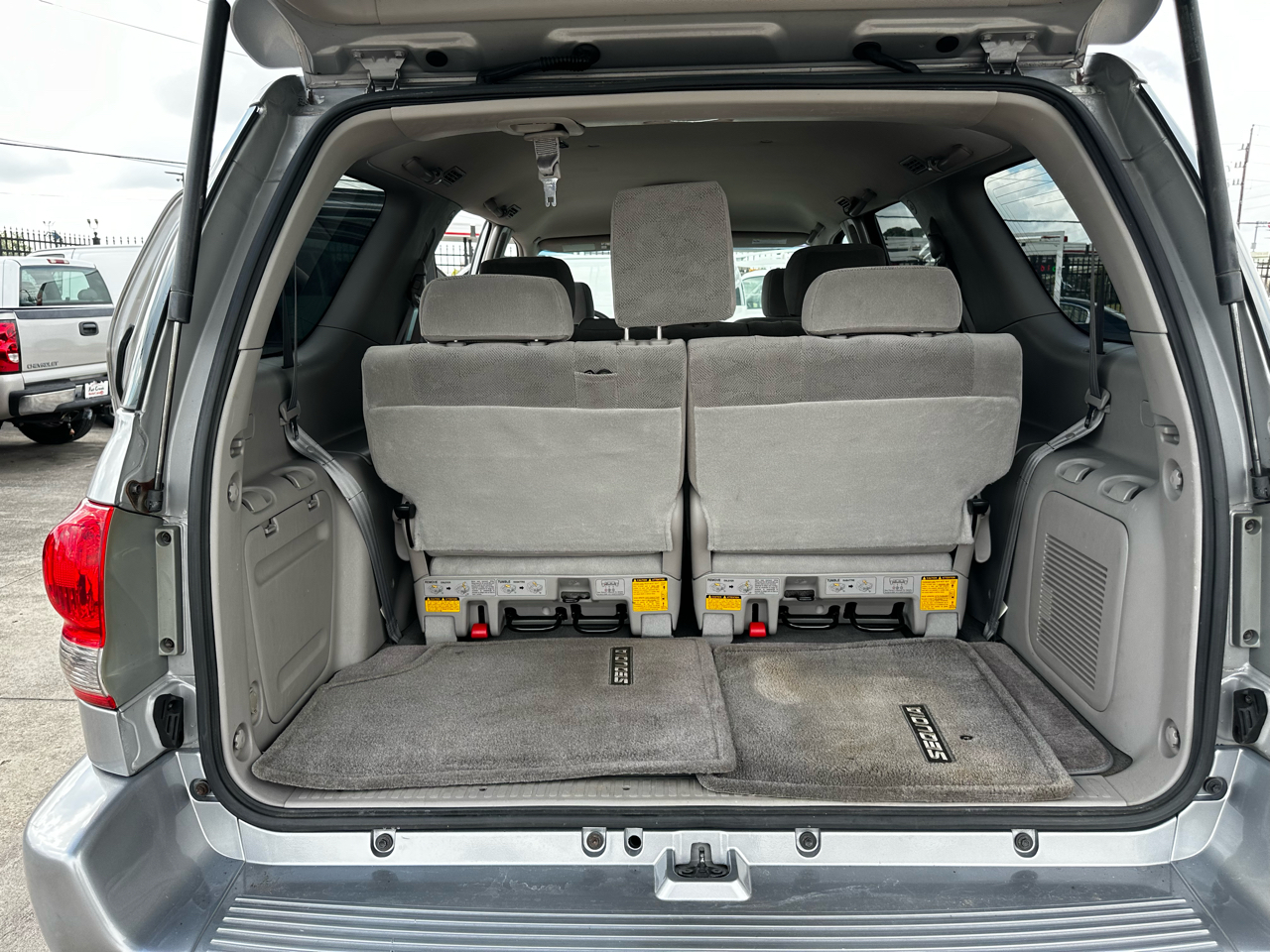 2005 Toyota Sequoia SR5 photo 35