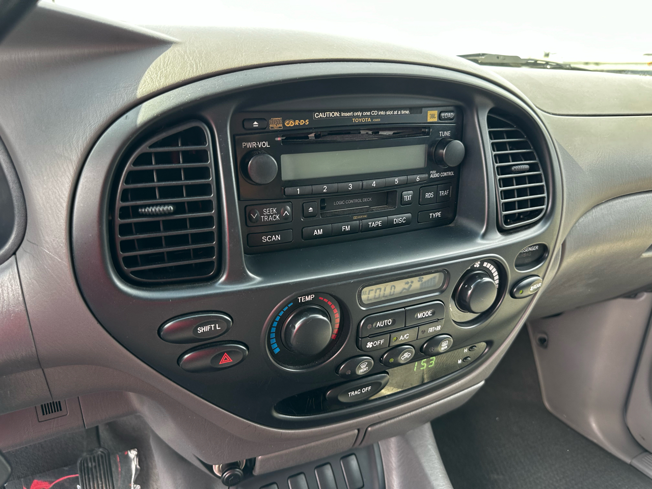 2005 Toyota Sequoia SR5 photo 41