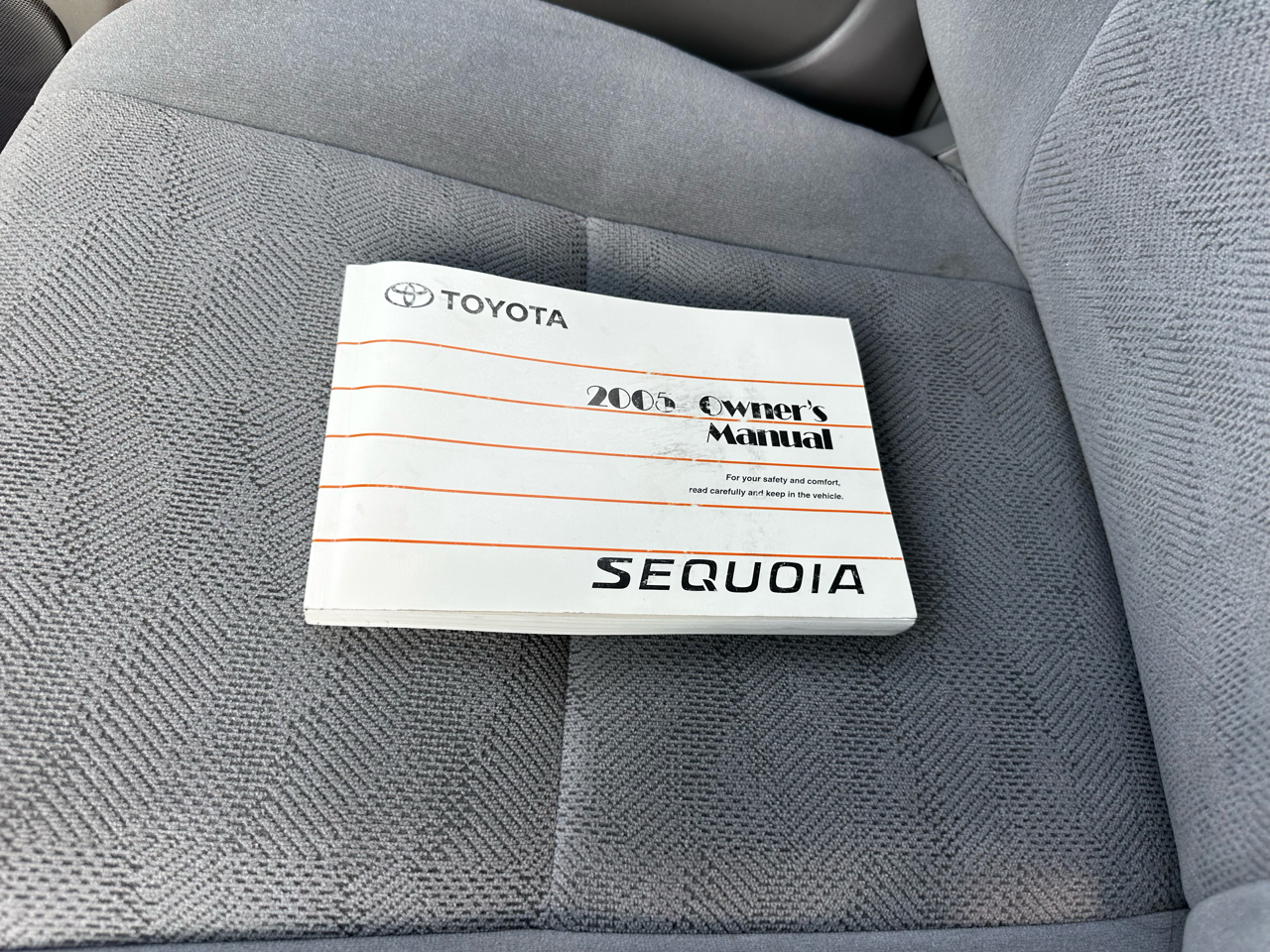 2005 Toyota Sequoia SR5 photo 42