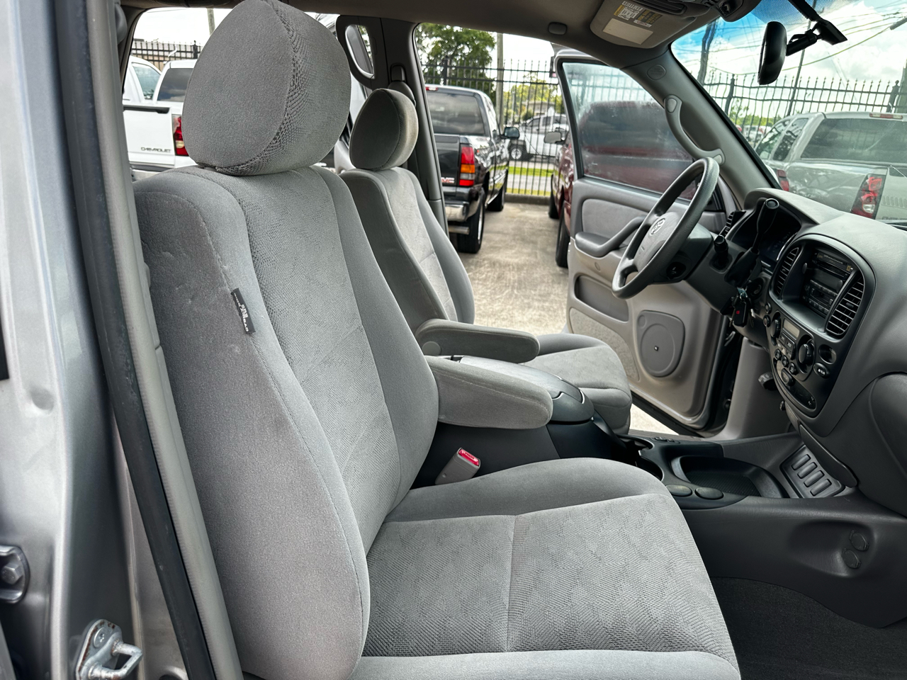 2005 Toyota Sequoia SR5 photo 45