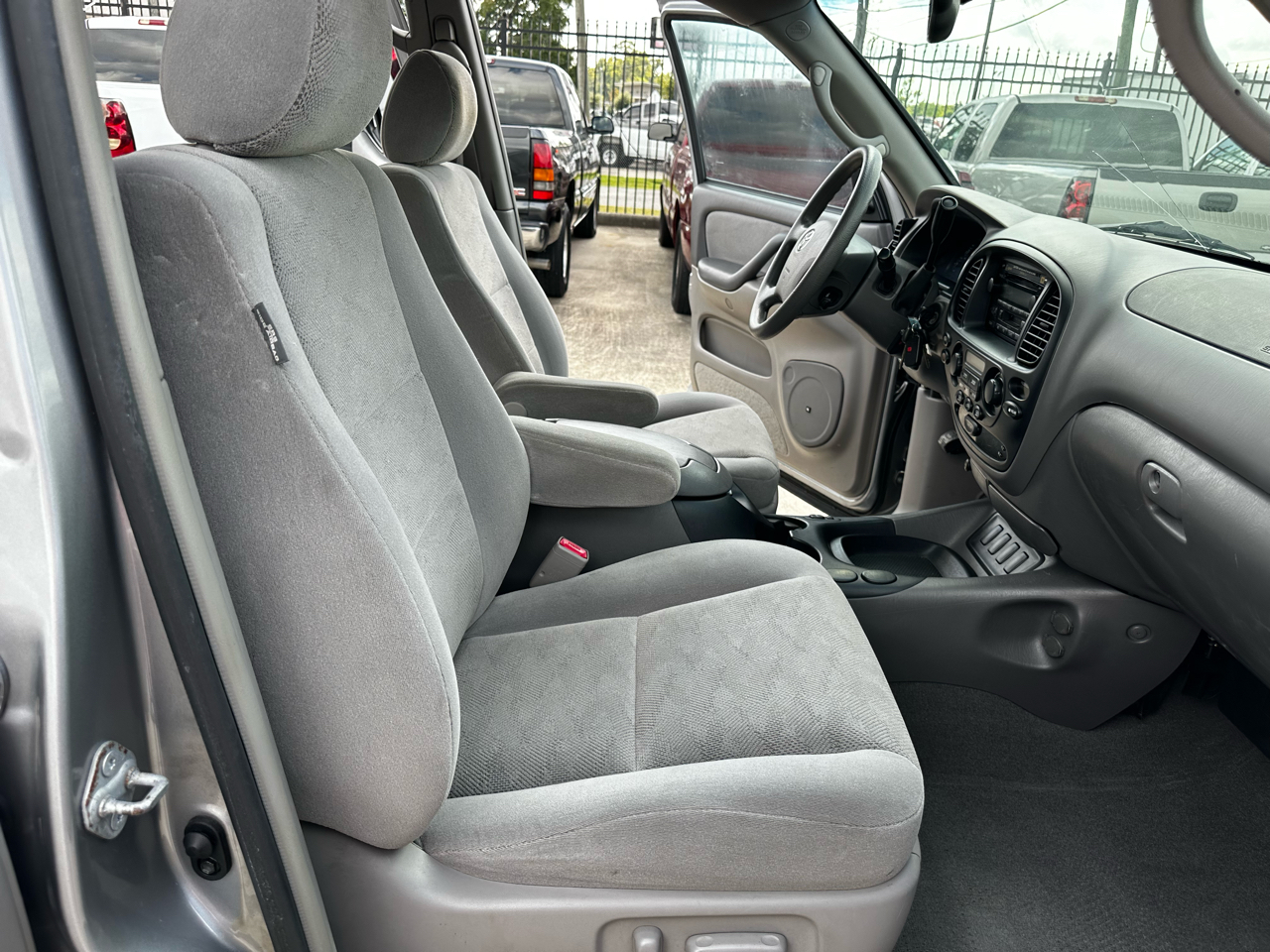 2005 Toyota Sequoia SR5 photo 46