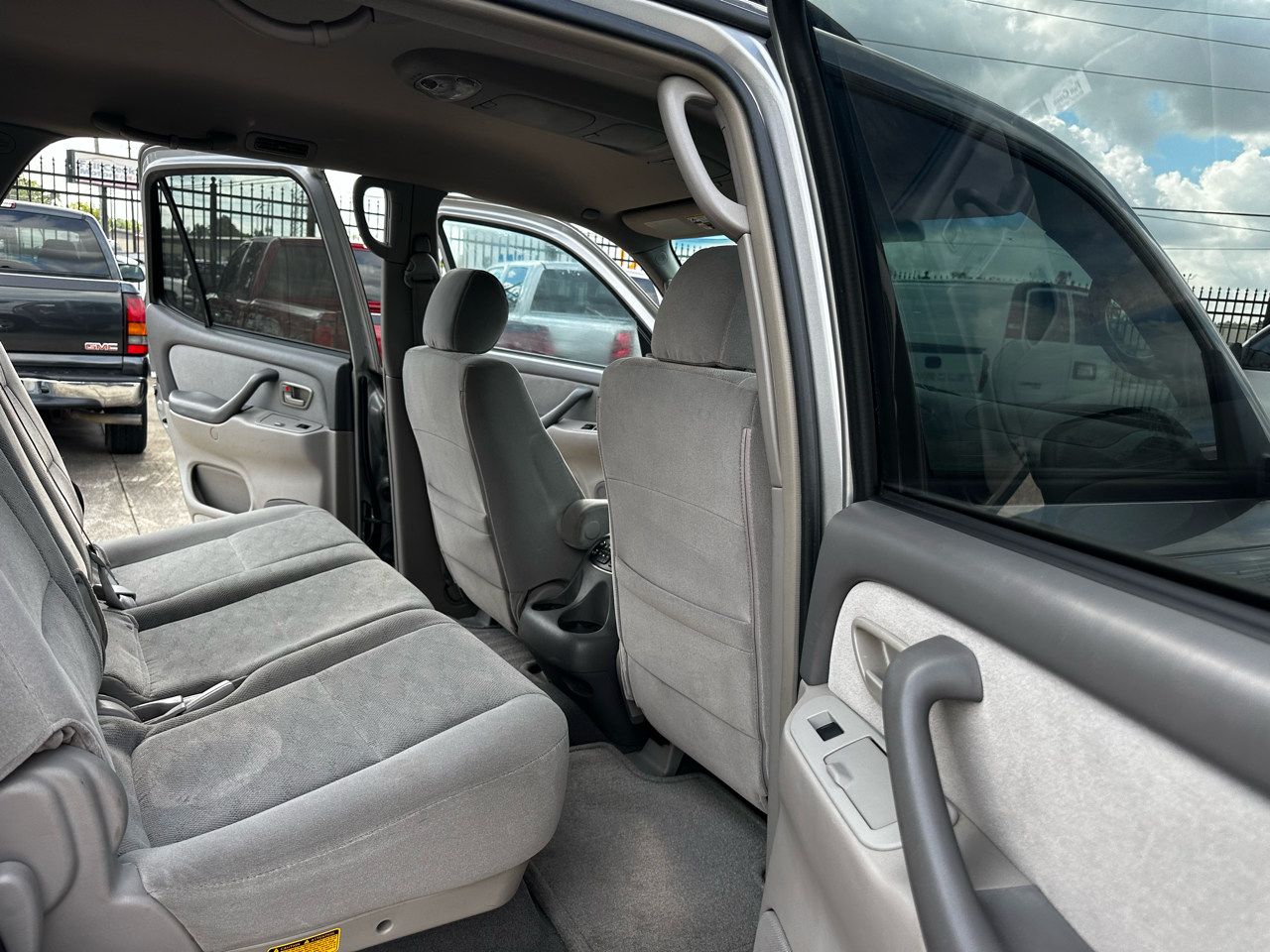2005 Toyota Sequoia SR5 photo 47
