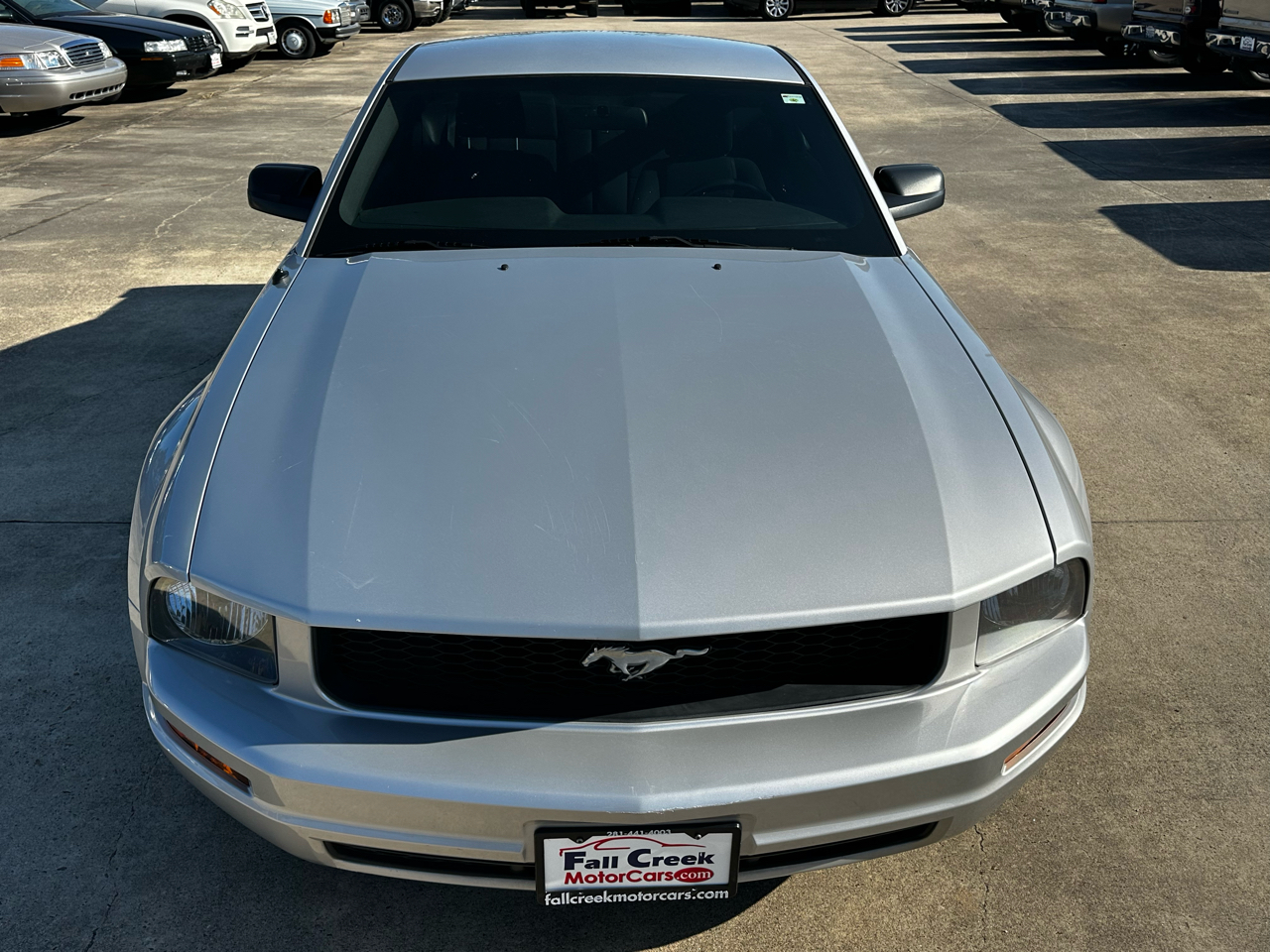 2005 Ford Mustang V6 Deluxe photo 5
