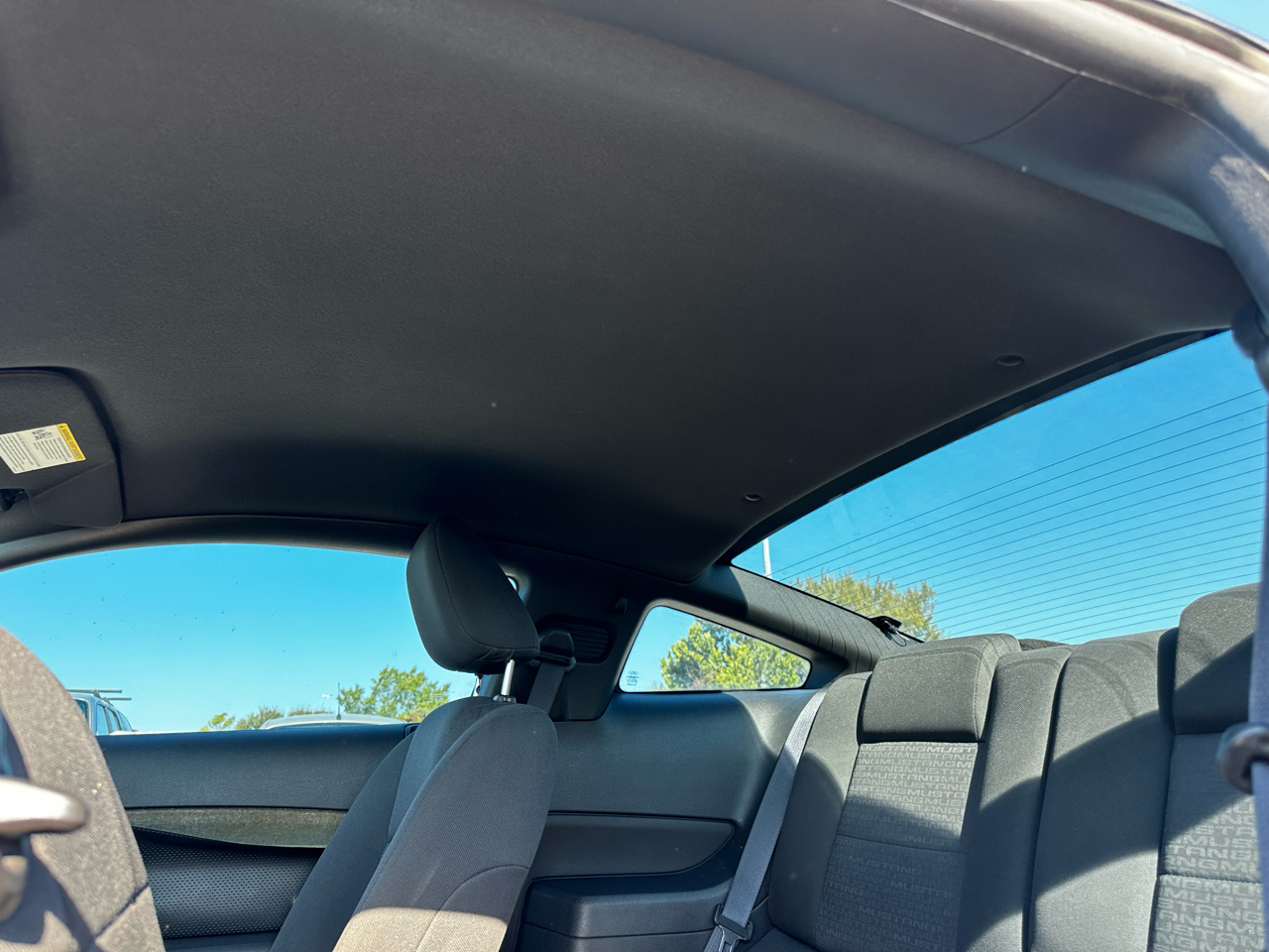 2005 Ford Mustang V6 Deluxe photo 21
