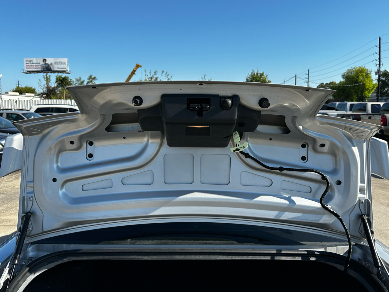 2005 Ford Mustang V6 Deluxe photo 30