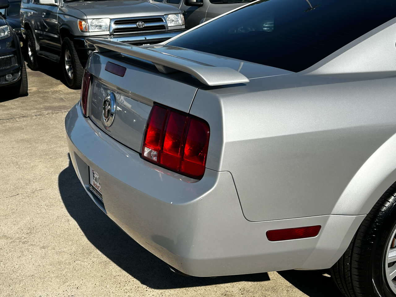 2005 Ford Mustang V6 Deluxe photo 33