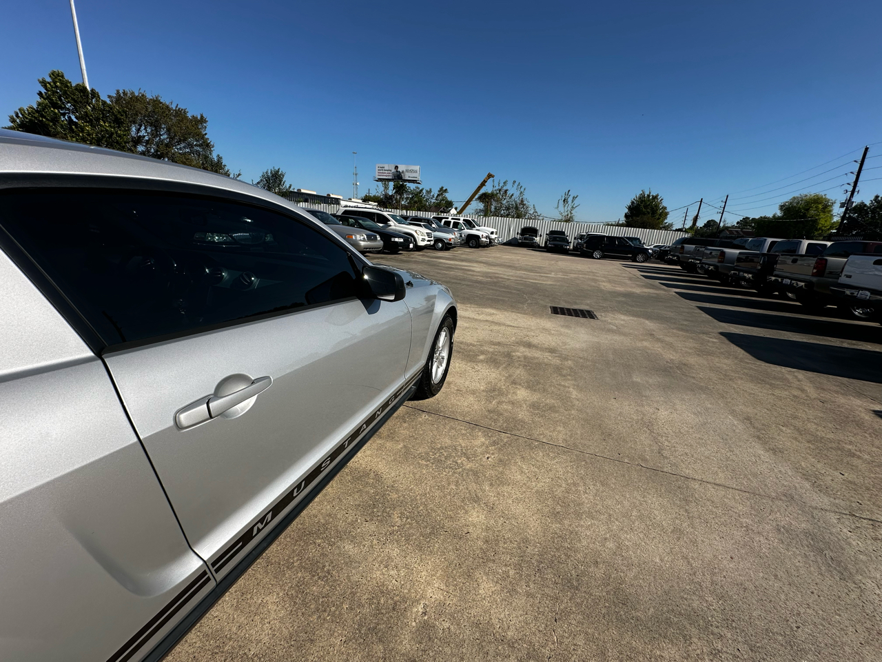 2005 Ford Mustang V6 Deluxe photo 34