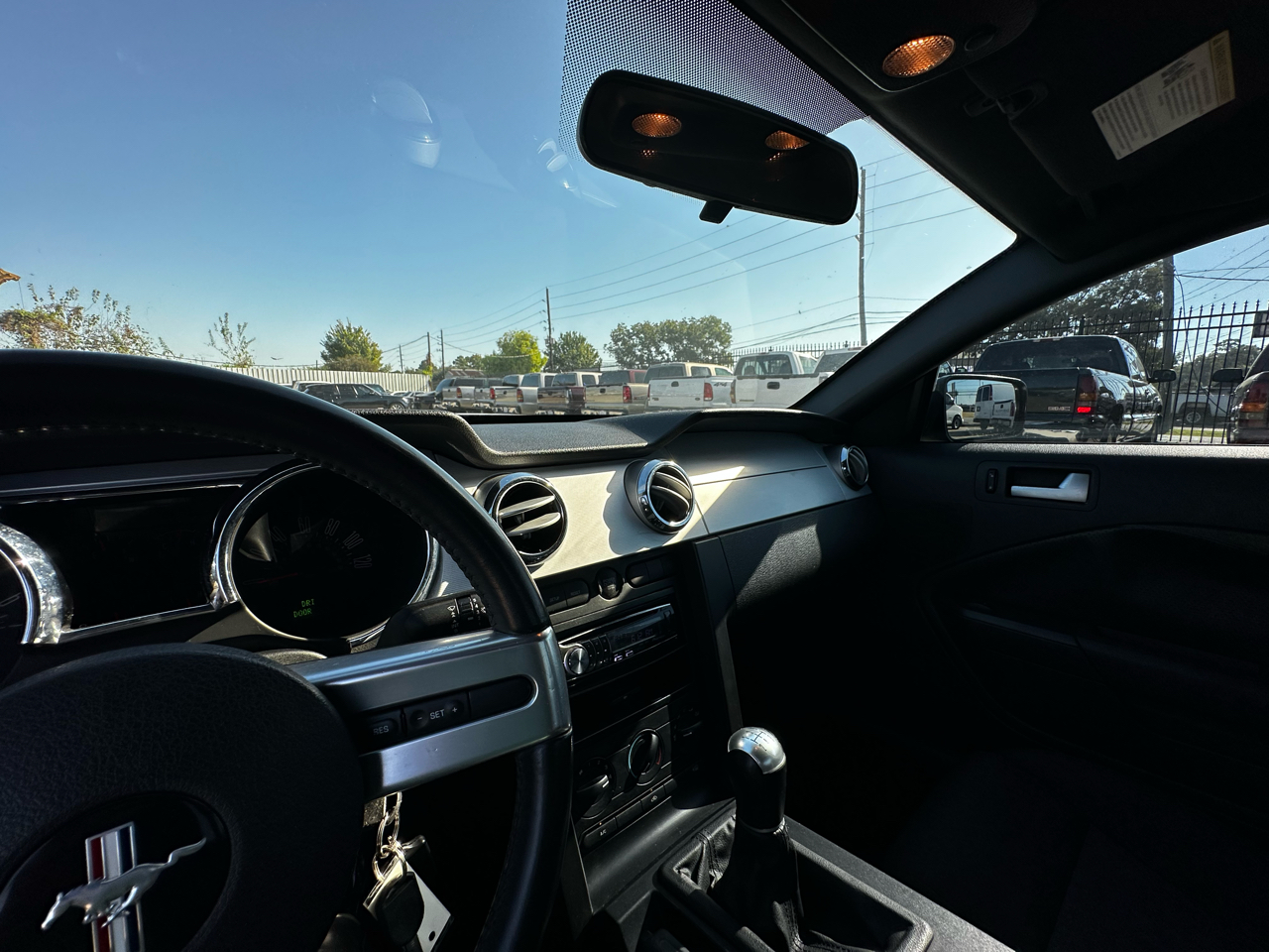 2005 Ford Mustang V6 Deluxe photo 42