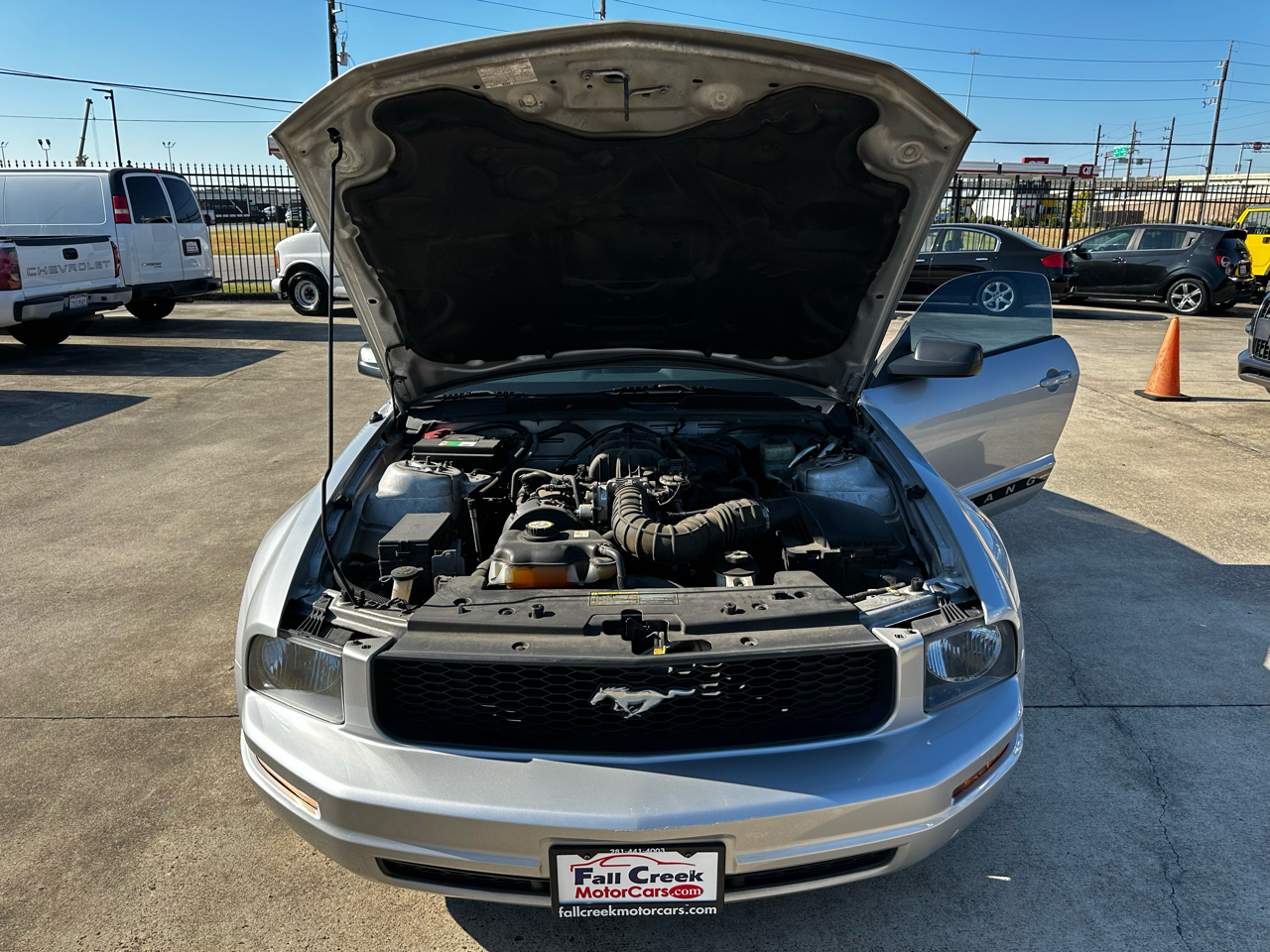 2005 Ford Mustang V6 Deluxe photo 49