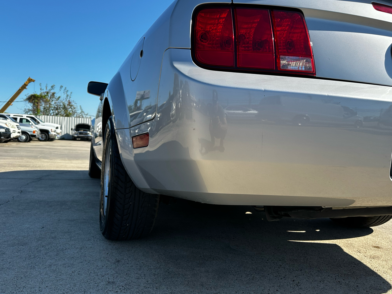 2005 Ford Mustang V6 Deluxe photo 53