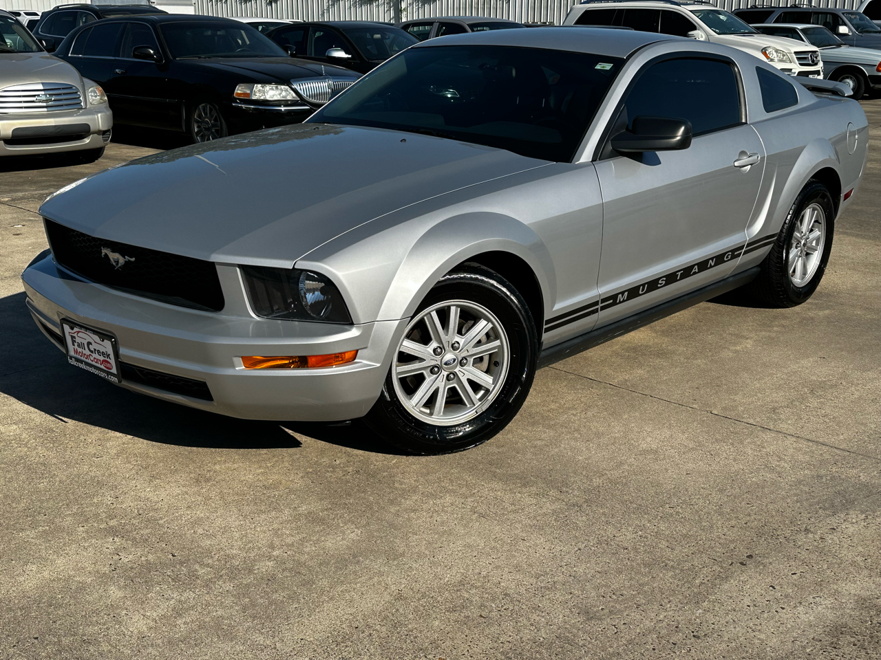 2005 Ford Mustang V6 Deluxe photo 62