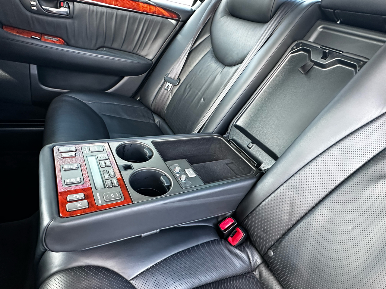 2005 Lexus LS 430 Luxury photo 49