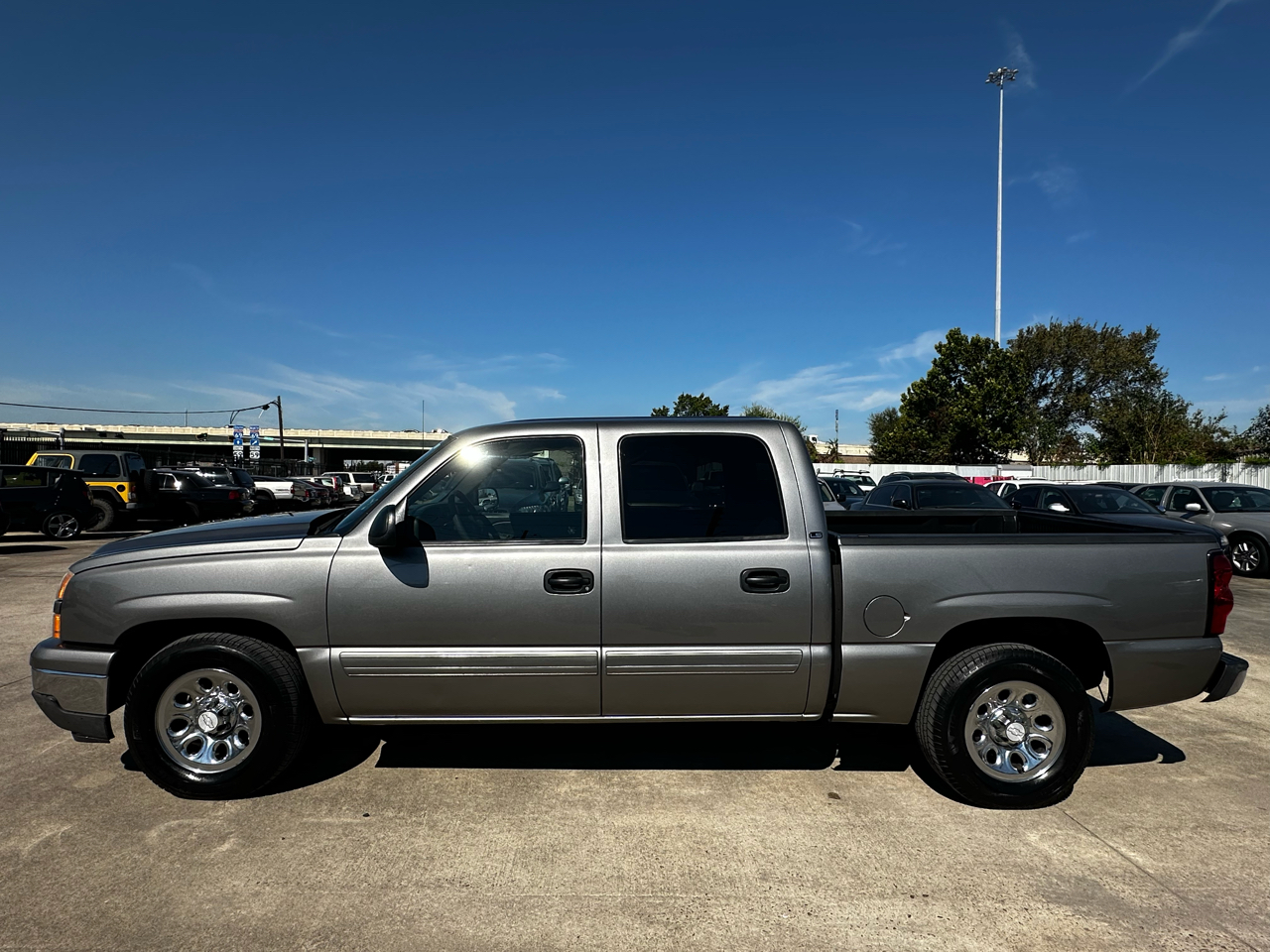 2007 Chevrolet Silverado 1500 photo 2