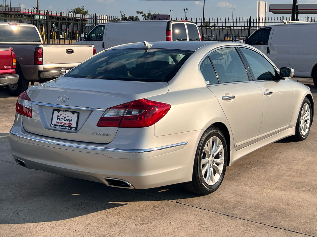 2013 Hyundai Genesis 3.8 photo 4