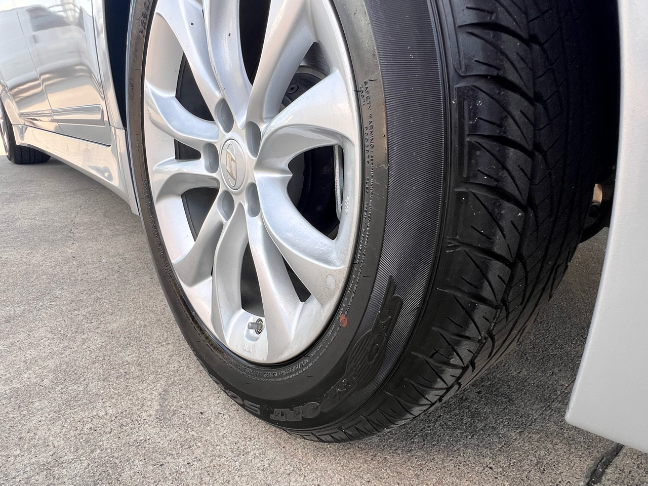 2013 Hyundai Genesis 3.8 photo 19