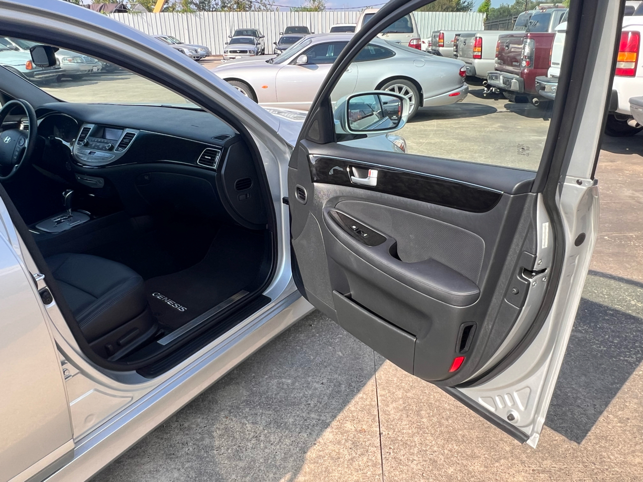 2013 Hyundai Genesis 3.8 photo 30
