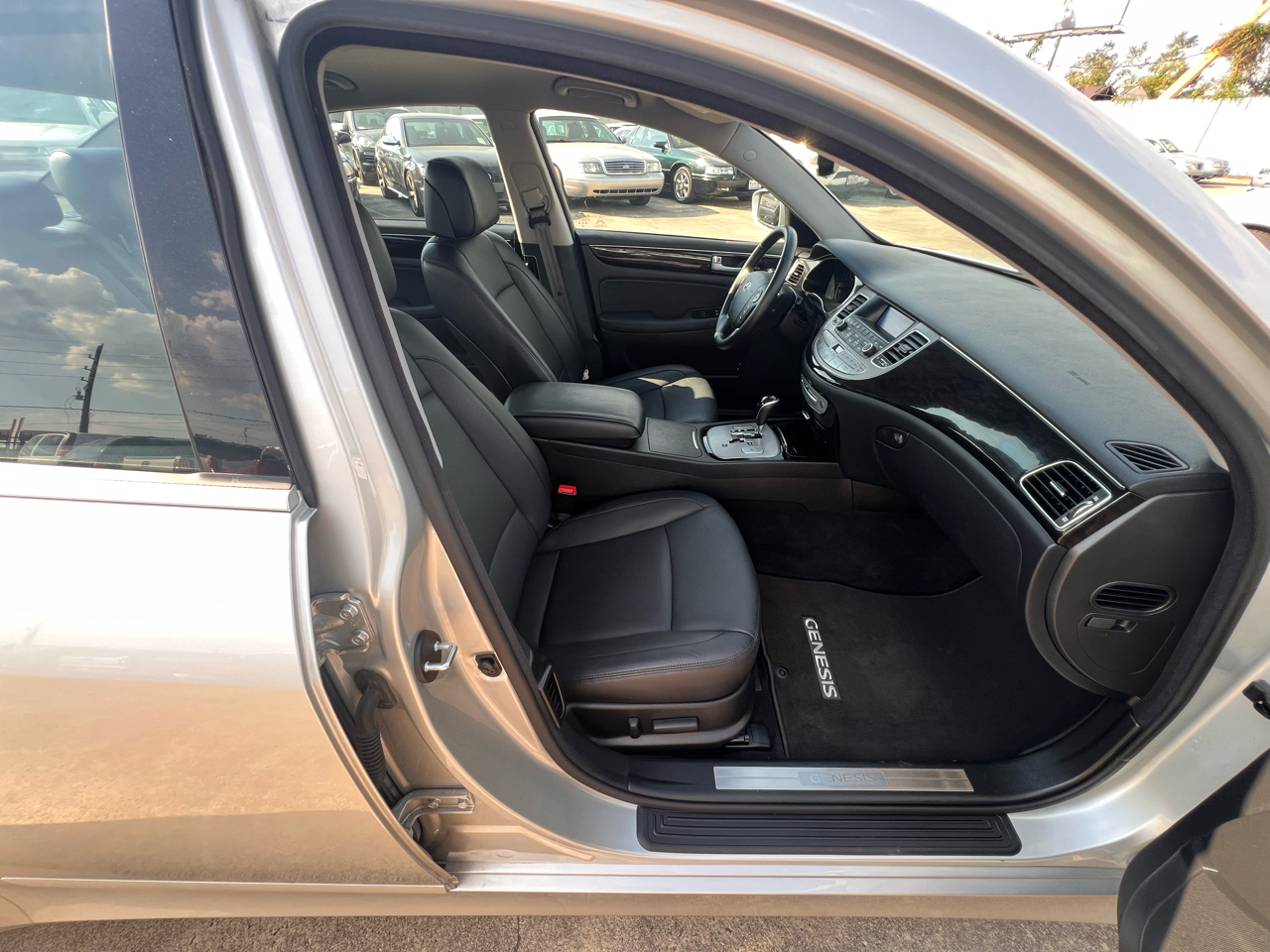 2013 Hyundai Genesis 3.8 photo 31