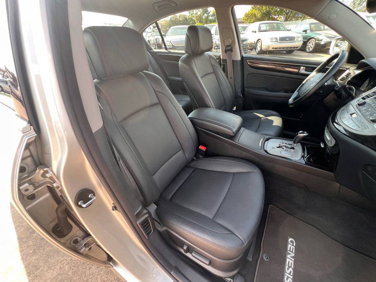 2013 Hyundai Genesis 3.8 photo 32