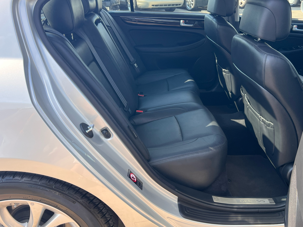 2013 Hyundai Genesis 3.8 photo 37
