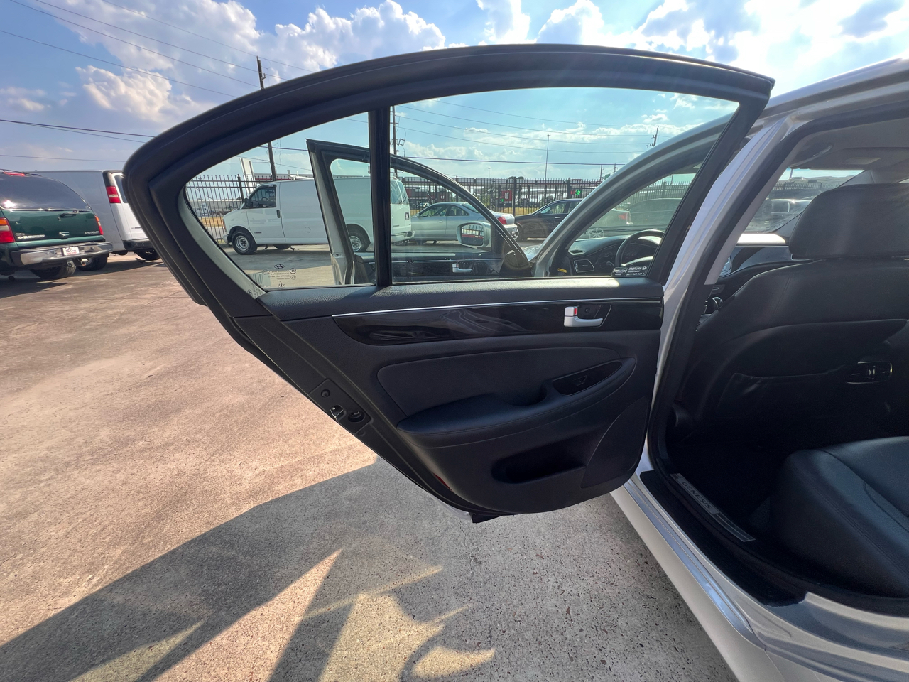 2013 Hyundai Genesis 3.8 photo 40