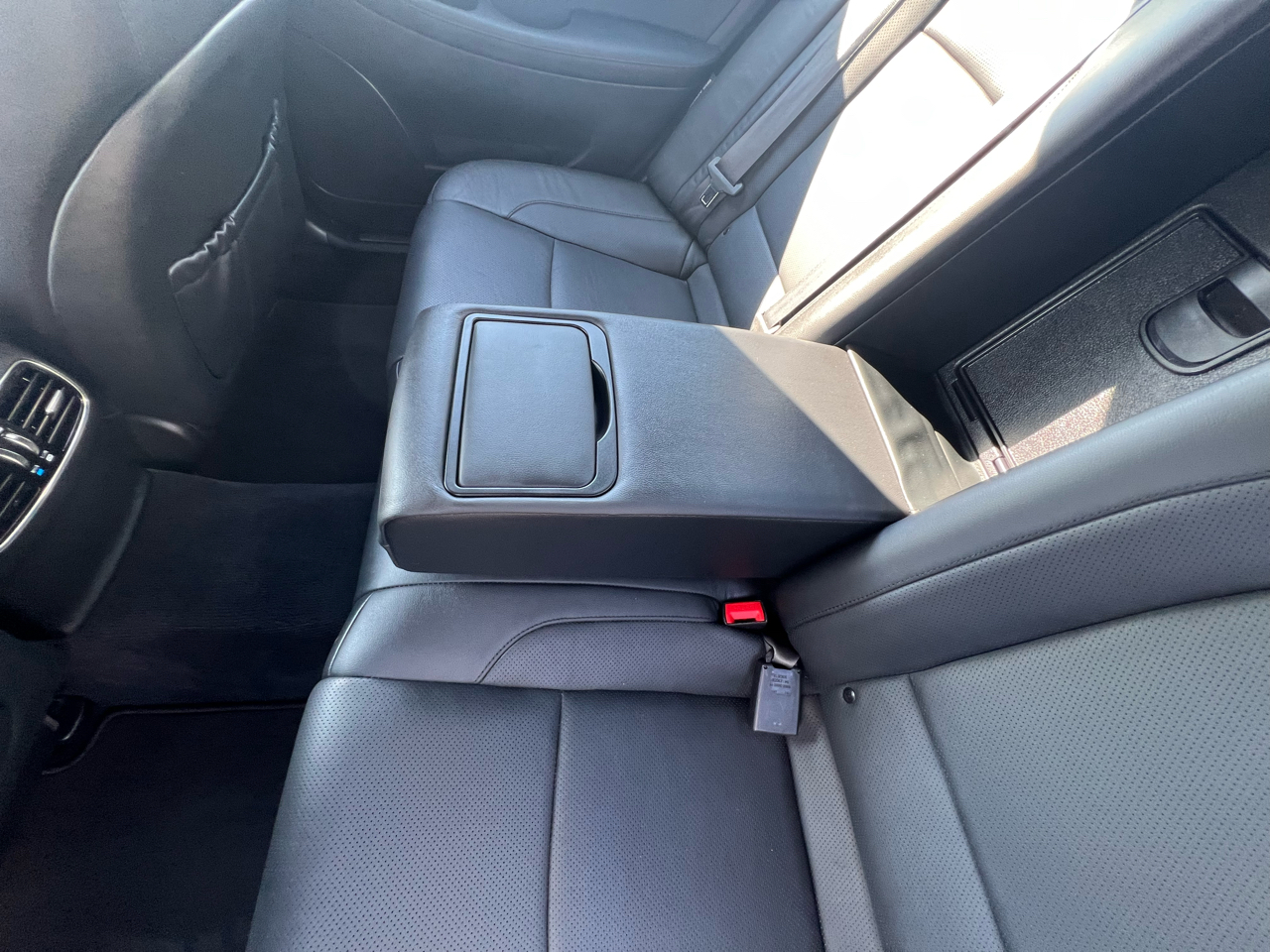 2013 Hyundai Genesis 3.8 photo 42