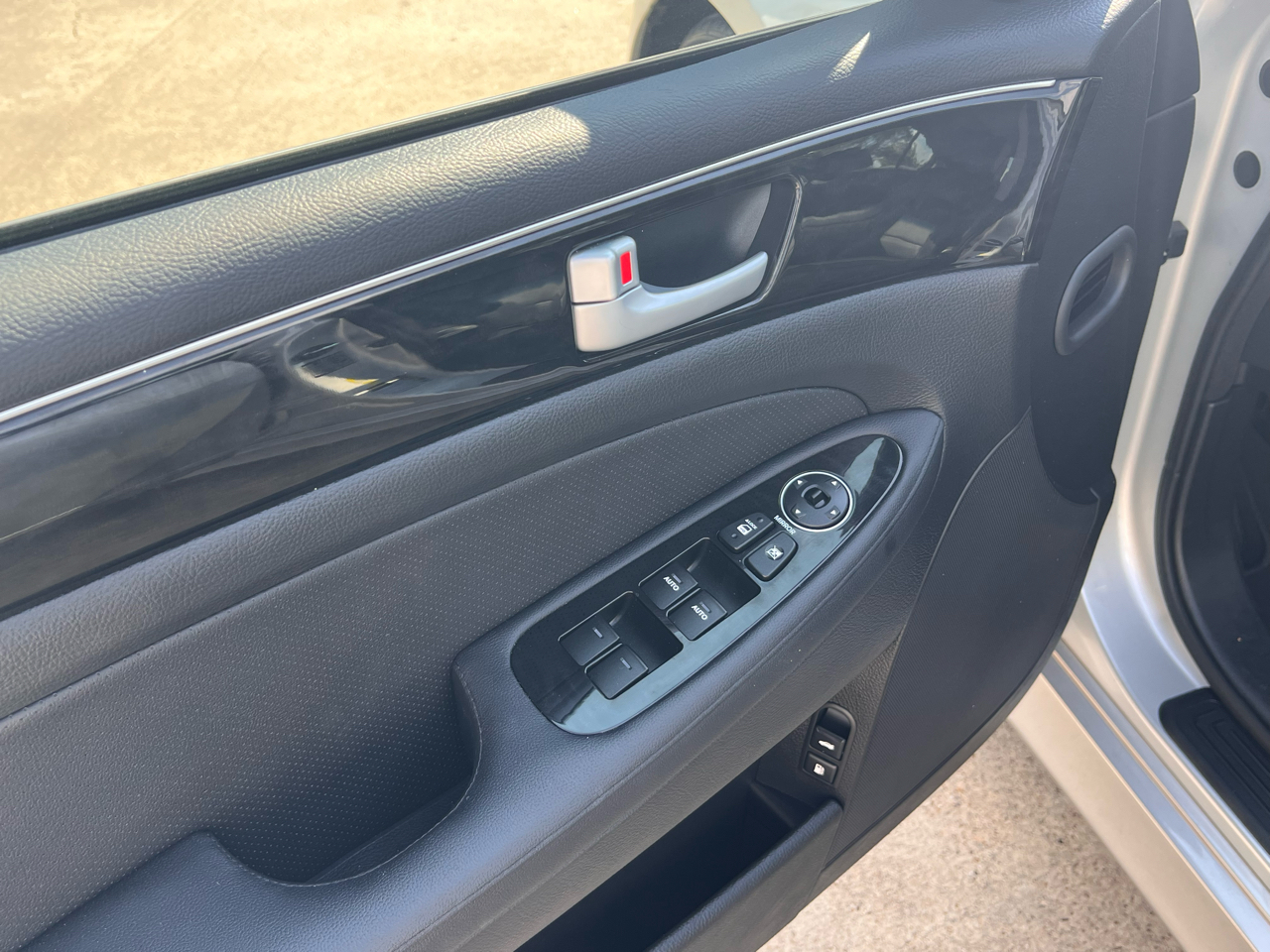 2013 Hyundai Genesis 3.8 photo 45