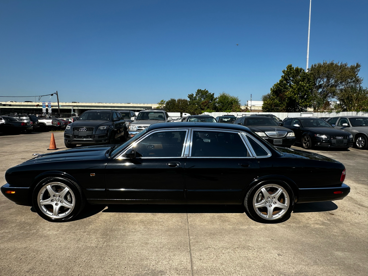 2003 Jaguar XJ XJR Supercharged photo 3