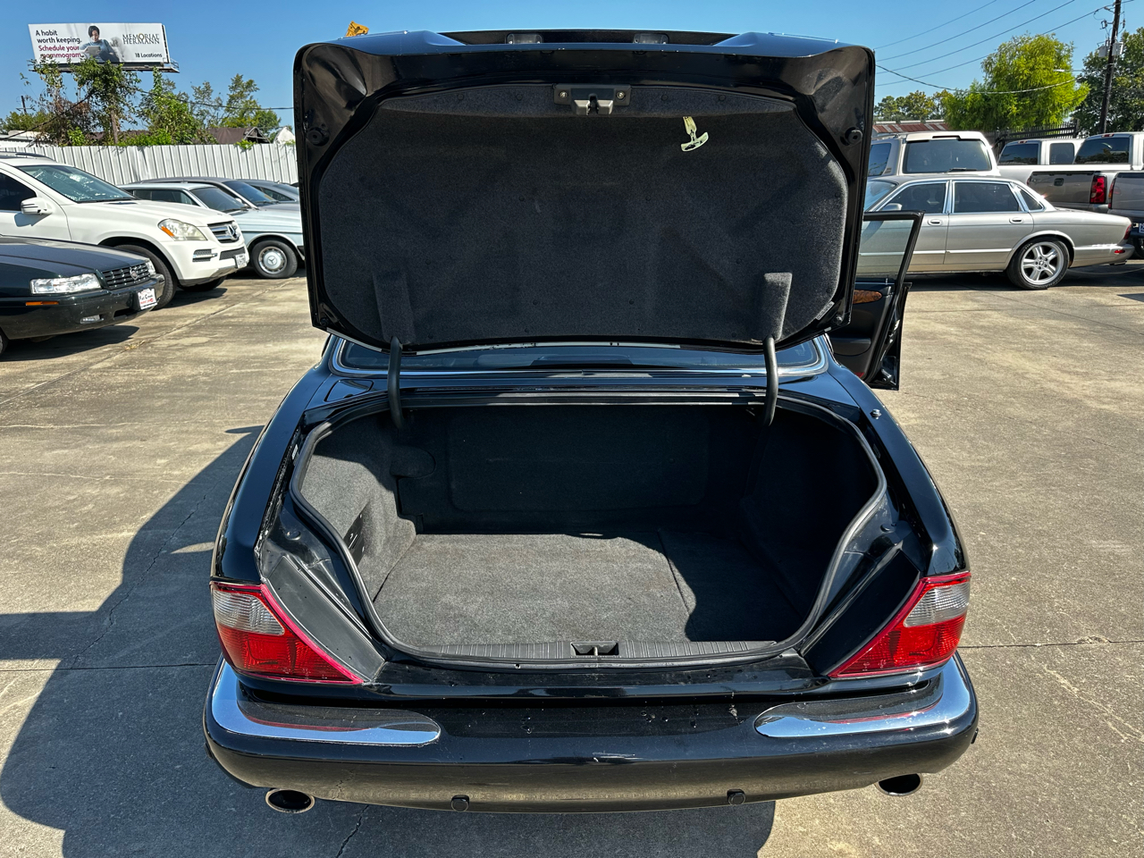 2003 Jaguar XJ XJR Supercharged photo 47