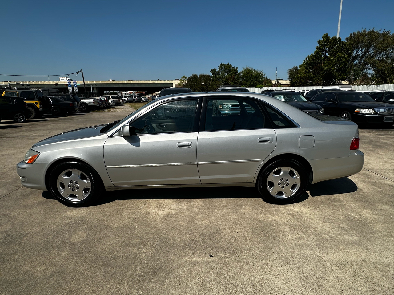 2003 Toyota Avalon XLS photo 2
