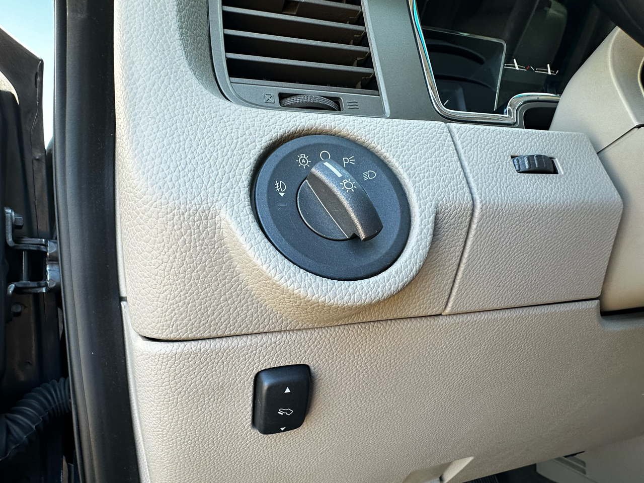 Lincoln Navigator 2WD 2012