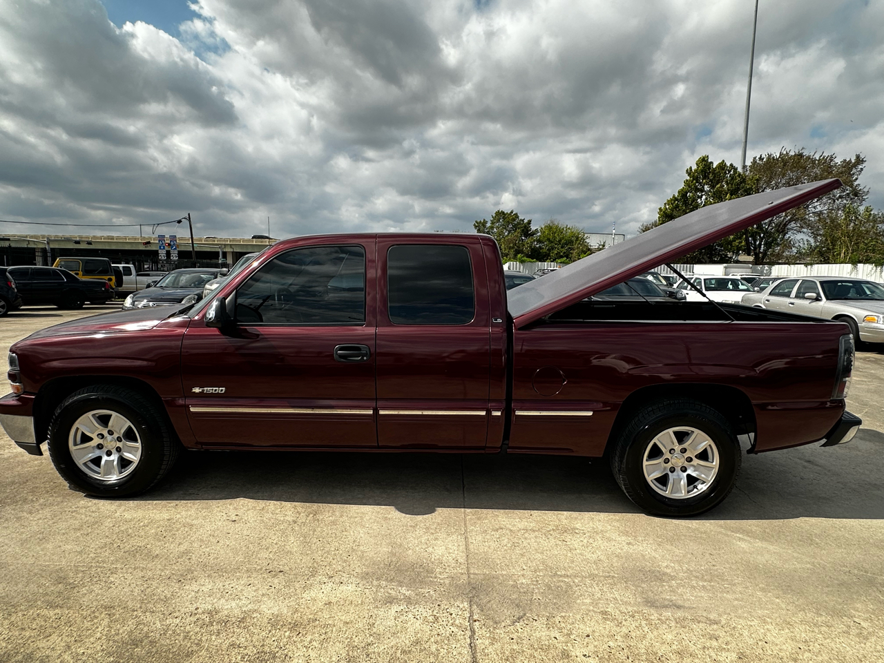 Chevrolet Silverado 1500 LS Ext. Cab Short Bed 2WD 2002 Chevrolet Silverado 1500 LS Ext. Cab Short Bed 2WD 2002