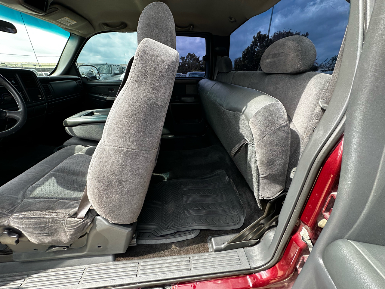 Chevrolet Silverado 1500 LS Ext. Cab Short Bed 2WD 2002 Chevrolet Silverado 1500 LS Ext. Cab Short Bed 2WD 2002