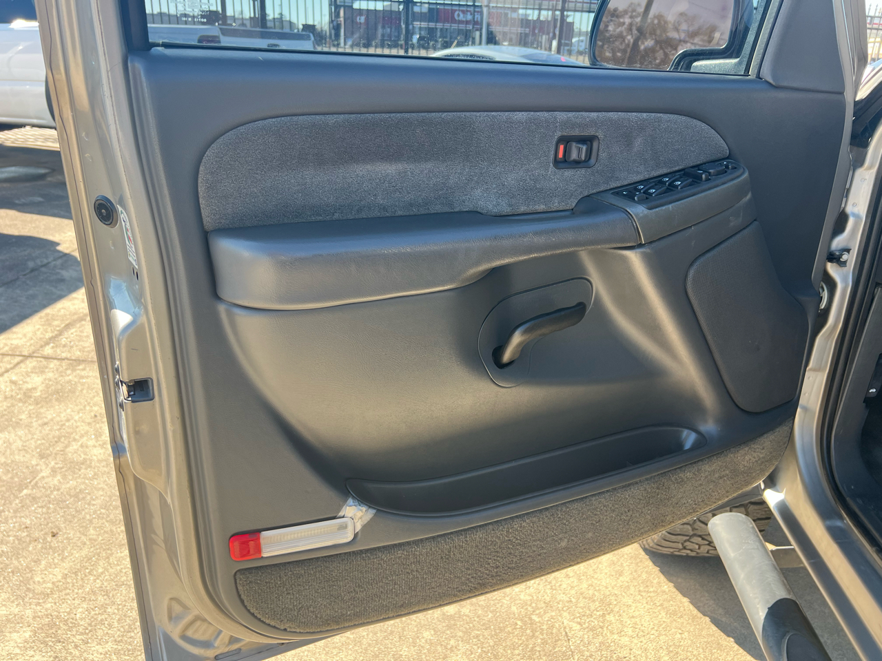 Chevrolet Silverado 2500HD Crew Cab Short Bed 2WD 2003