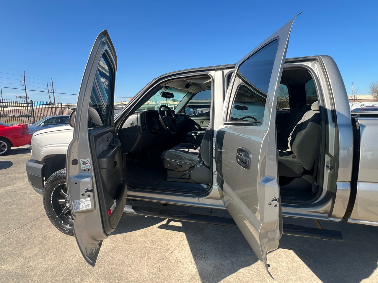 Chevrolet Silverado 2500HD Crew Cab Short Bed 2WD 2003