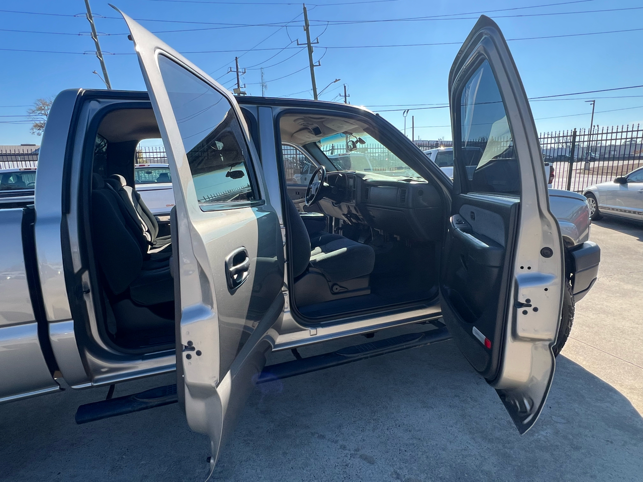 Chevrolet Silverado 2500HD Crew Cab Short Bed 2WD 2003