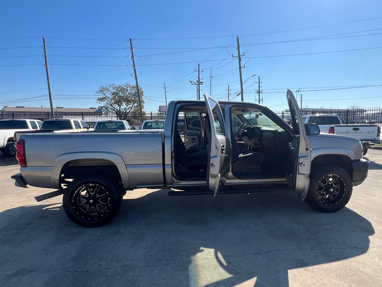 Chevrolet Silverado 2500HD Crew Cab Short Bed 2WD 2003