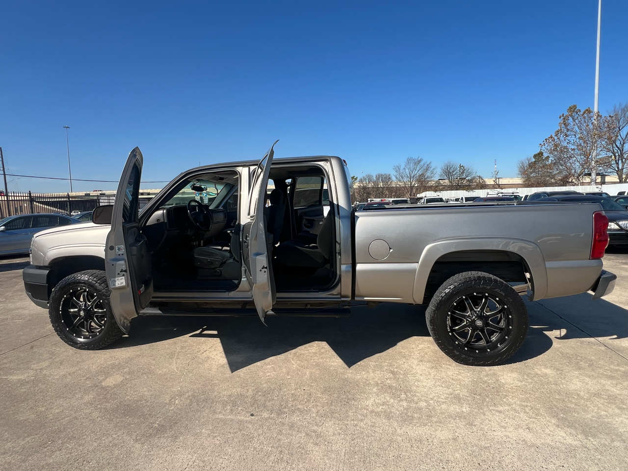 Chevrolet Silverado 2500HD Crew Cab Short Bed 2WD 2003