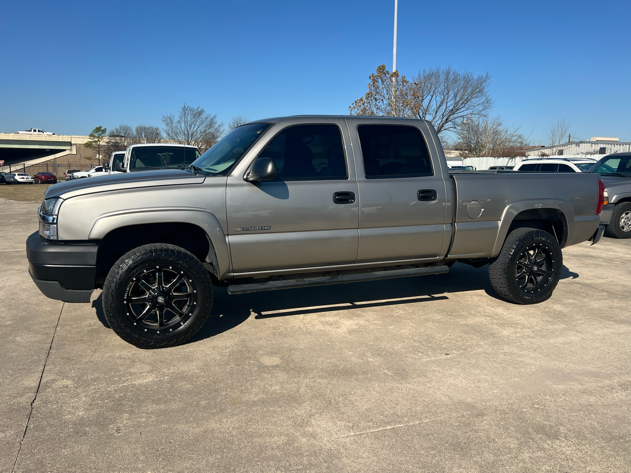 Chevrolet Silverado 2500HD Crew Cab Short Bed 2WD 2003