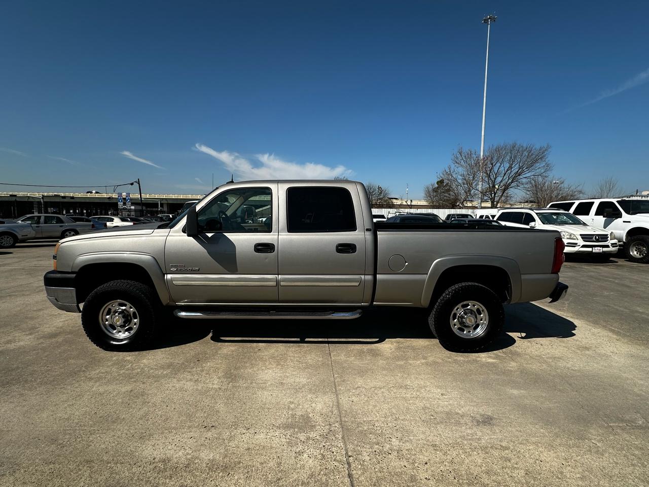 Chevrolet Silverado 2500HD LT Crew Cab Short Bed 4WD 2003