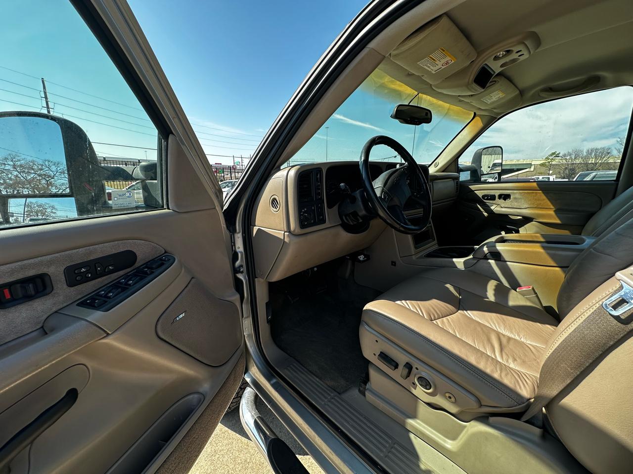 Chevrolet Silverado 2500HD LT Crew Cab Short Bed 4WD 2003