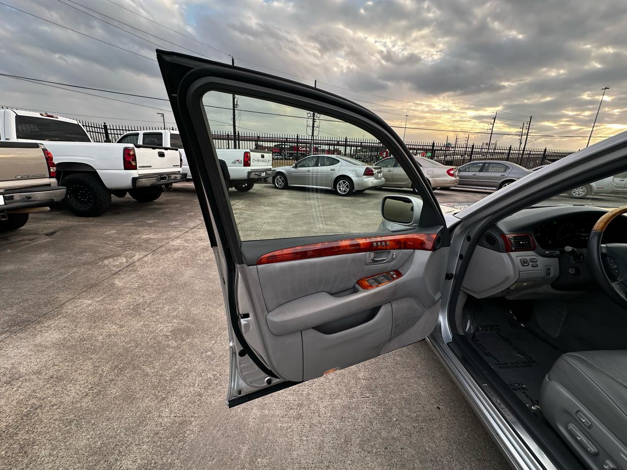 Lexus LS 430 Sedan 2004