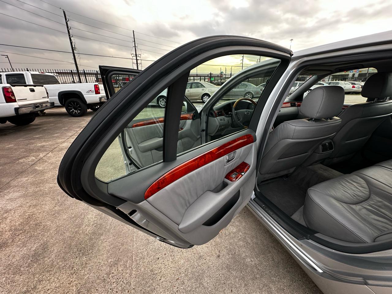 Lexus LS 430 Sedan 2004